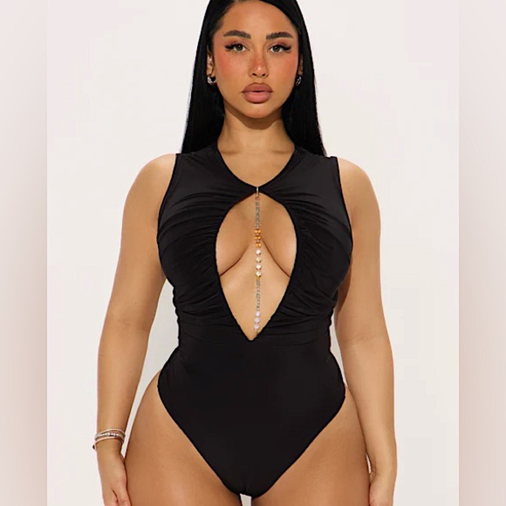 Talk To Me Cut Out Ruched Bodysuit NEW 🏷️